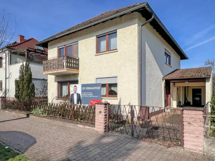 Ansicht - Haus kaufen in Hockenheim - Erstklassige Lage! Freistehendes Einfamilienhaus im Zentrum von Hockenheim