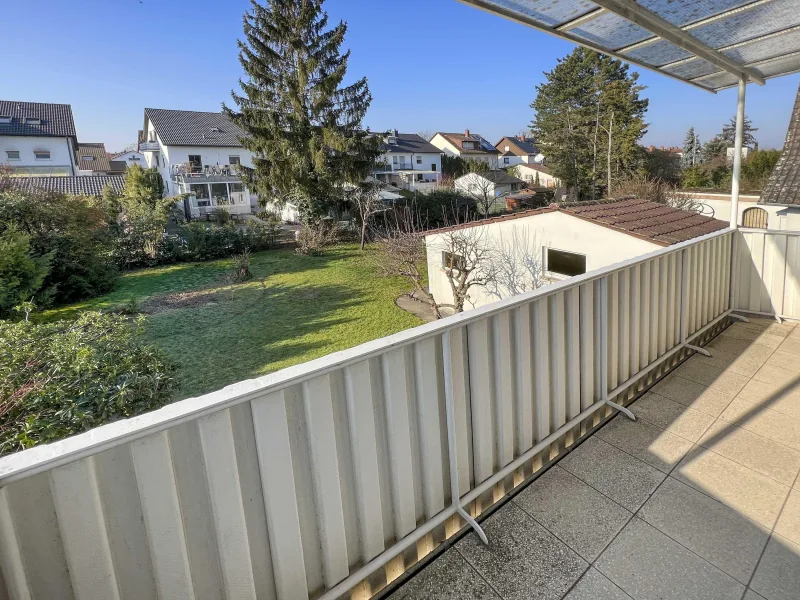 Balkon mit Blick in den Garten