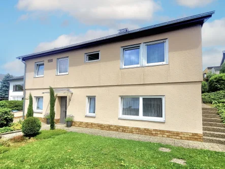 Hausansicht von Garten - Haus kaufen in Bammental - Ihr Familienglück in Bammental! Großzügiges Einfamilienhaus mit tollem Garten in ruhiger Wohnlage