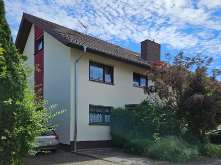 Straßenansicht - Haus kaufen in Sandhausen - Charmantes und großzügiges Reihenendhaus mit toller Raumaufteilung