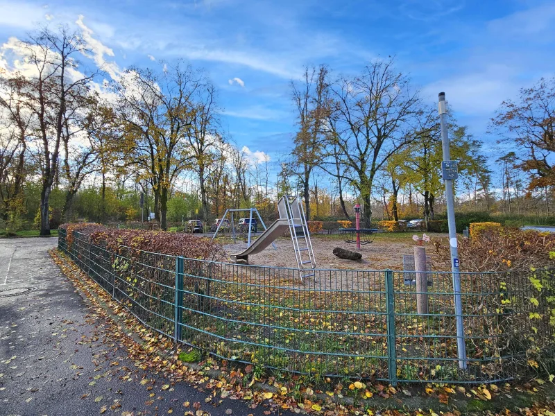 Spielplatz am Waldrand