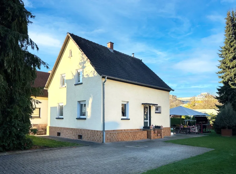 Hausansicht - Haus kaufen in Heidelberg - Charmantes Einfamilienhaus mit Potenzial in Heidelberg-Wieblingen