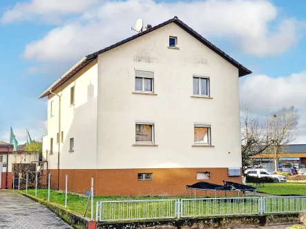 Hausansicht - Haus kaufen in Meckesheim - Gepflegtes 2-Familienhaus mit großem Garten in Meckesheim