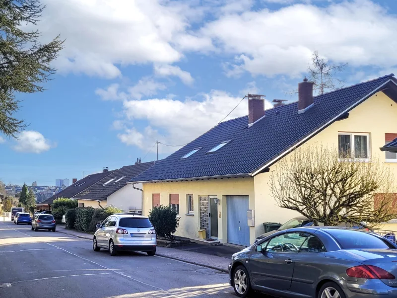 Hausansicht - Wohnung kaufen in Bammental - Großzügige 5-Zimmer-Wohnung mit Balkon in Ortsrandlage von Bammental