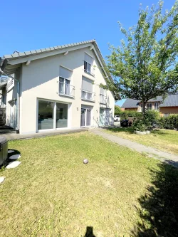 Außenansicht - Haus kaufen in Fischingen - Große Doppelhaushälfte mit Garten und Platz für die ganze Familie!