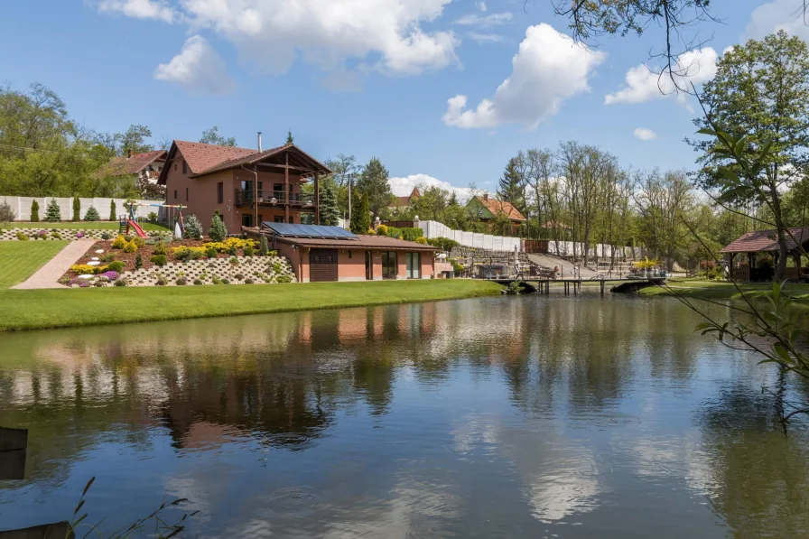 05 - Haus kaufen in Domony - Wohnhaus und Gästehaus, mit Fischteich und viel Luxus!