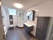 DG rechts Badezimmer