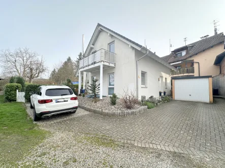Außenansicht - Haus kaufen in Wittlingen - Einfamilienhaus mit Garten und Garage in ruhiger Lage!