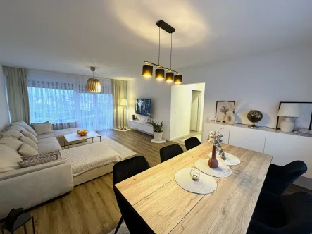 Wohn-Esszimmer - Wohnung kaufen in Grenzach Wyhlen - Große renovierte Wohnung mit Weitblick