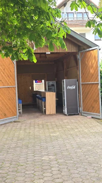 Garagenbox zum Ausbau einer Bar