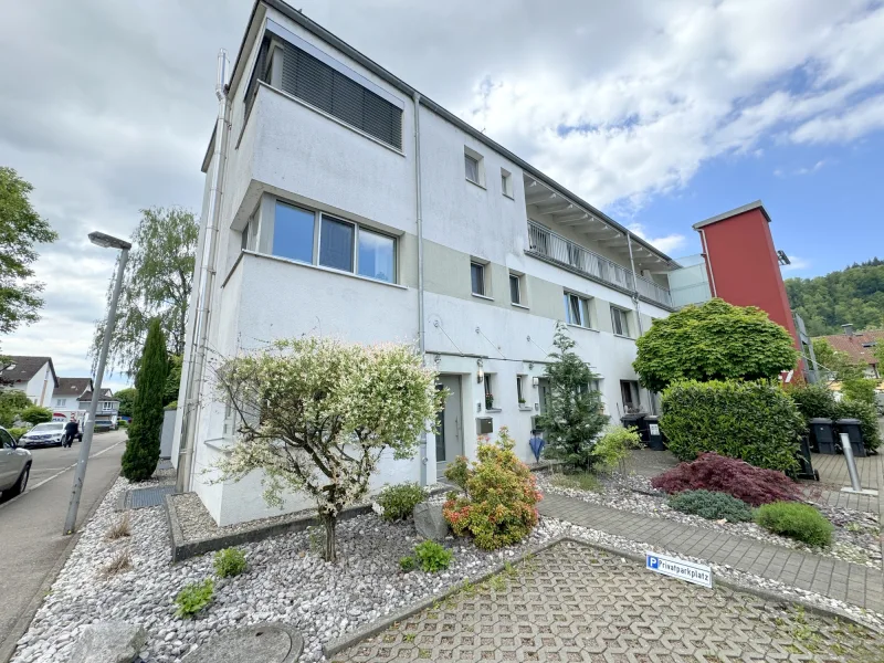 Außenansicht - Wohnung kaufen in Schopfheim - Schöne Maisonette-Wohnung in ruhiger Lage auf einem Erbbaugrundstück!