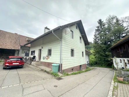 Außenansicht - Haus kaufen in Tegernau - Einfamilienhaus sucht Handwerker!