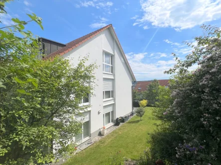 Titelbild - Haus kaufen in Lörrach - Großes Einfamilienhaus auf dem Tüllinger Berg mit Sicht über Lörrach!