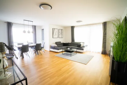  - Wohnung kaufen in Rottweil - RE/MAX: Sehr faires Preis-Leistungs-Verhältnis! * XL-3-Zi.-ETW * BAUJAHR 2021 * KFW 55 * DIREKT IN ROTTWEIL *