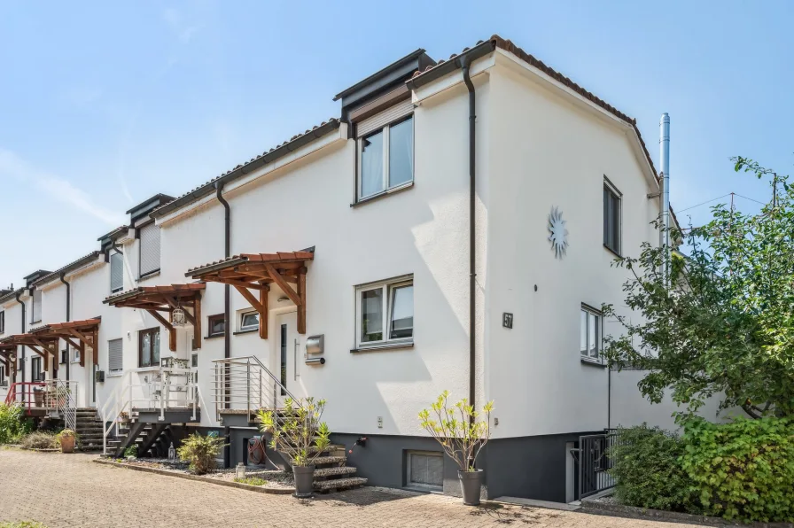 backbone_510791-A_061_WEB - Haus kaufen in Grenzach-Wyhlen - Modernes REH im Zentrum von Grenzach, Neuwertig, TOP-Ausstattung, Garage, Holzkamin Einliegerwohnung