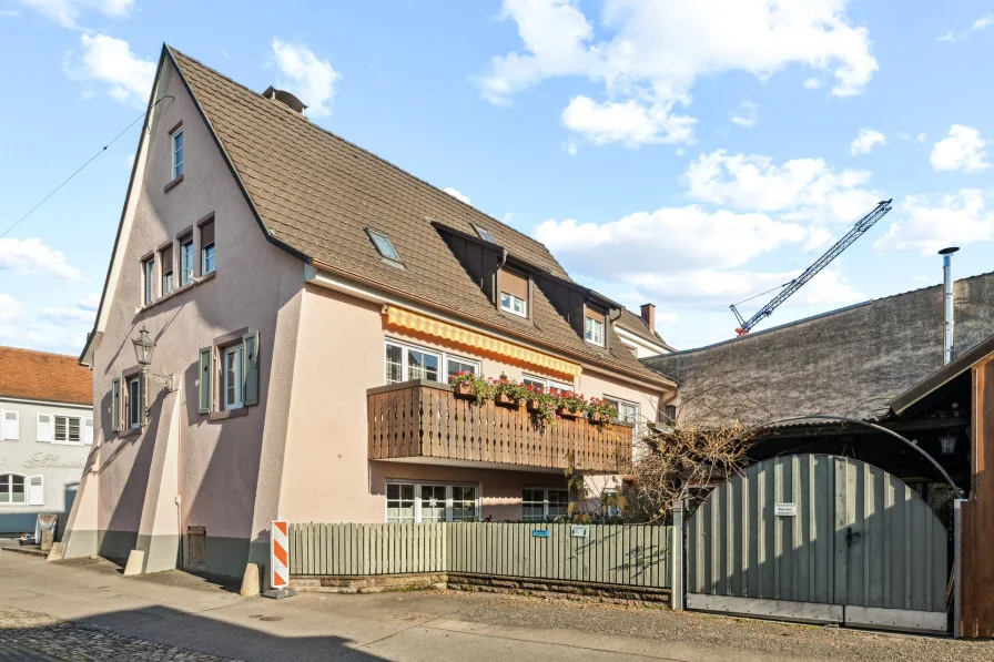 backbone_517428-A_082_WEB - Haus kaufen in Weil am Rhein - Interessantes Objekt in Weil am Rhein Alt-Weil: 3 Wohnungen, Partykeller! Schnell sein lohnt sich!