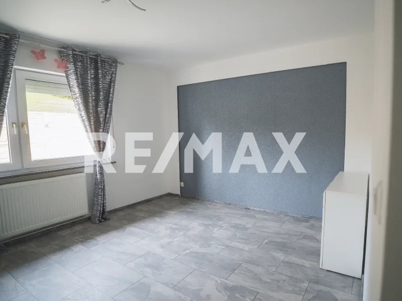  - Haus kaufen in Villingen-Schwenningen - RE/MAX: Einfamilienhaus in VS-Mühlhausen - renovierungsbedürftig - Perfekt für max. 3-4 Personen!