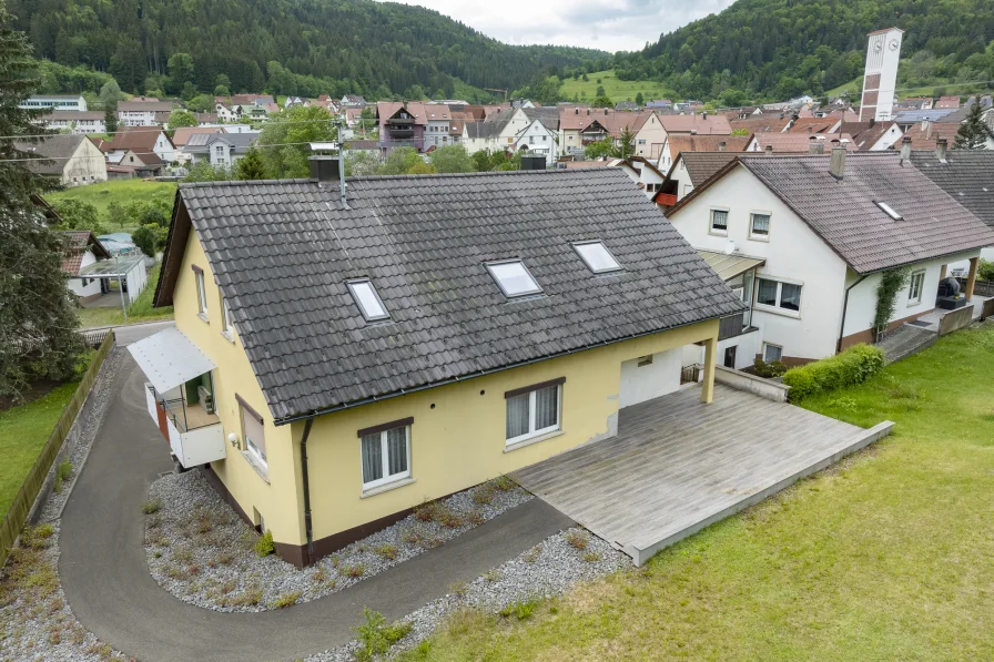  - Haus kaufen in Nusplingen - *RE/MAX* BESICHTIGUNGSTERMINE wieder am Samstag, den 01.02.2025 möglich* TOP saniertes Eigenheim!