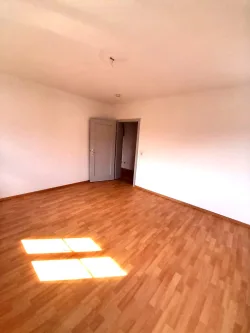 Schlafzimmer - Wohnung mieten in Hausen - Junge Bewohnerin sucht Mitbewohner/-in für 2er WG.