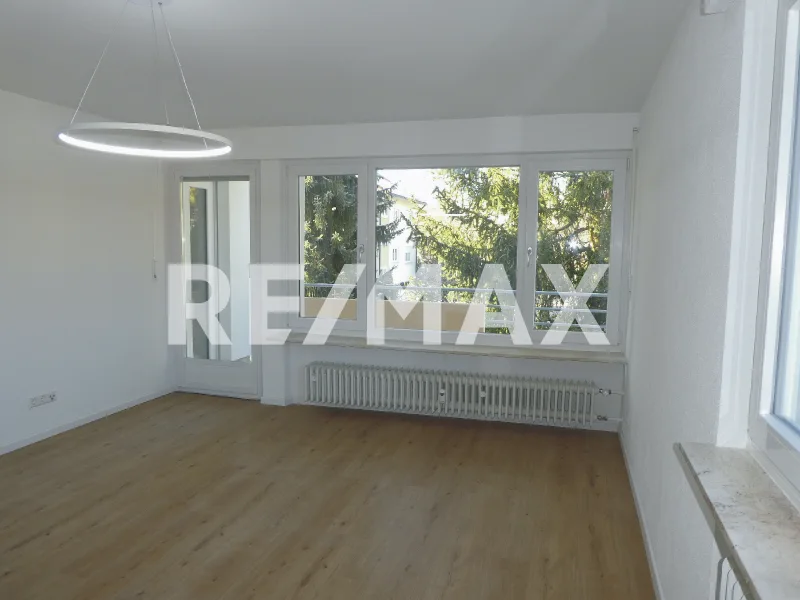  - Wohnung kaufen in Villingen-Schwenningen - RE/MAX: NEU IM ANGEBOT! * Erstbezug nach Sanierung! Moderne 2-Zi.-ETW mit Balkon in zentraler Lage