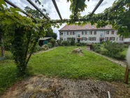 Garten mit Blick zum Haus