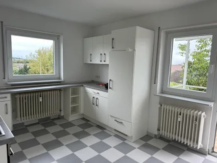 Küche 14m²   Wiesloch - Wohnung mieten in Wiesloch - Wiesloch: 3 ZKB, 2 Balkone, großer Keller, Frühstück und Abendessen in der Sonne, saniert