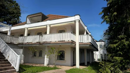 Hausansicht - Haus kaufen in Freudenstadt - Einzigartige Villa in Freudenstadt-Herrenfeld