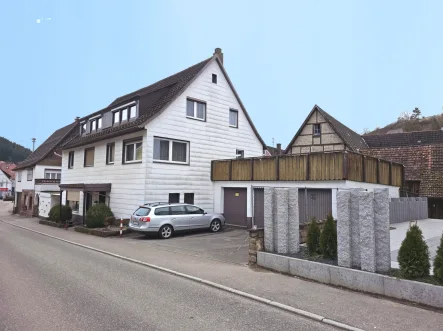 Ansicht Straße  - Haus kaufen in Glatten - Geräumiges Wohnhaus mit 3 Garagen und 2 Terrassen
