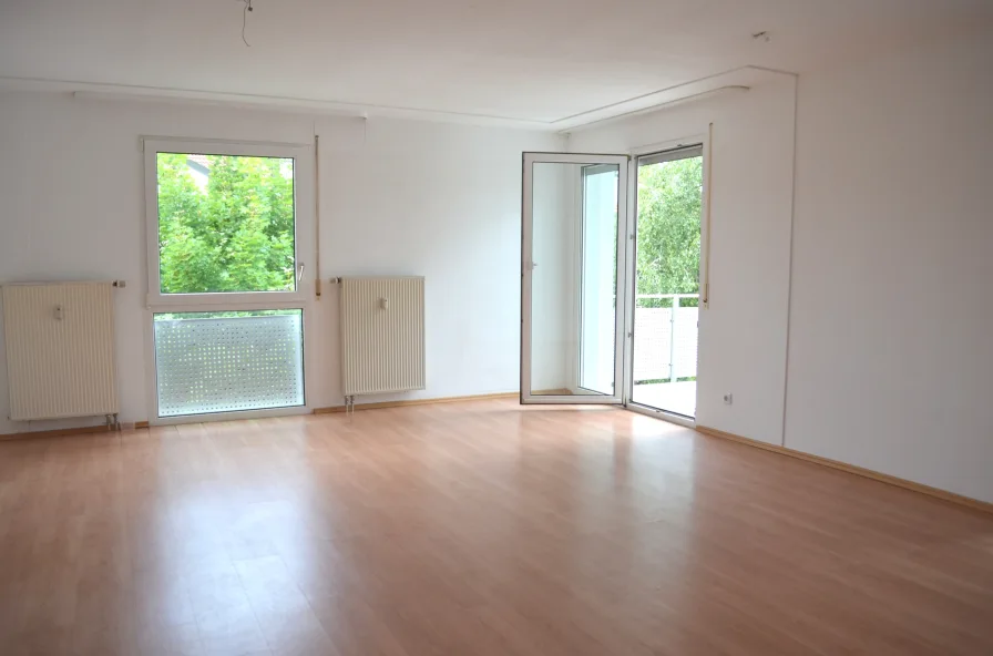 Wohnzimmer - Wohnung mieten in Freudenstadt - Geräumige Wohnung mit 2 Balkonen und Tageslichtbad