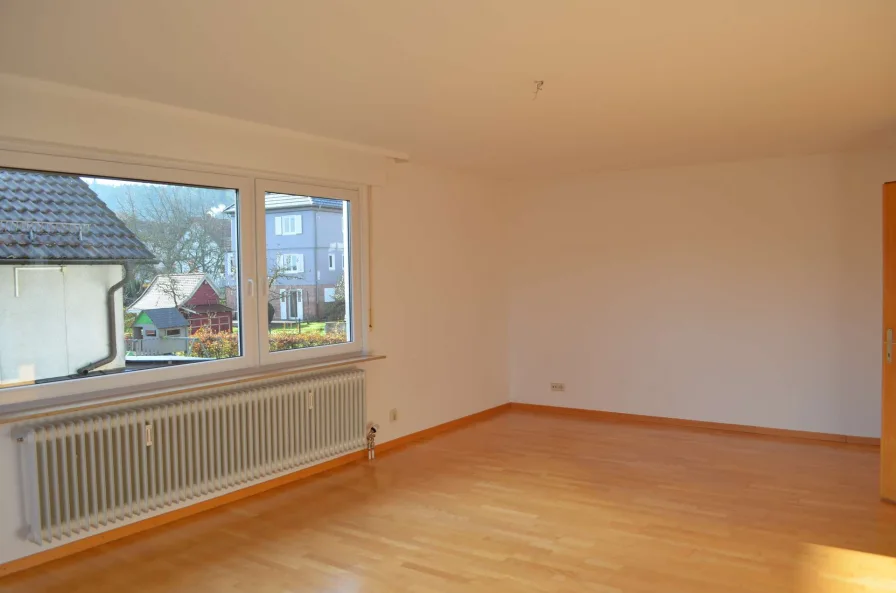 Wohnzimmer - Wohnung mieten in Freudenstadt - Geräumige Wohnung mit Balkon und Garage in beliebter Wohnlage