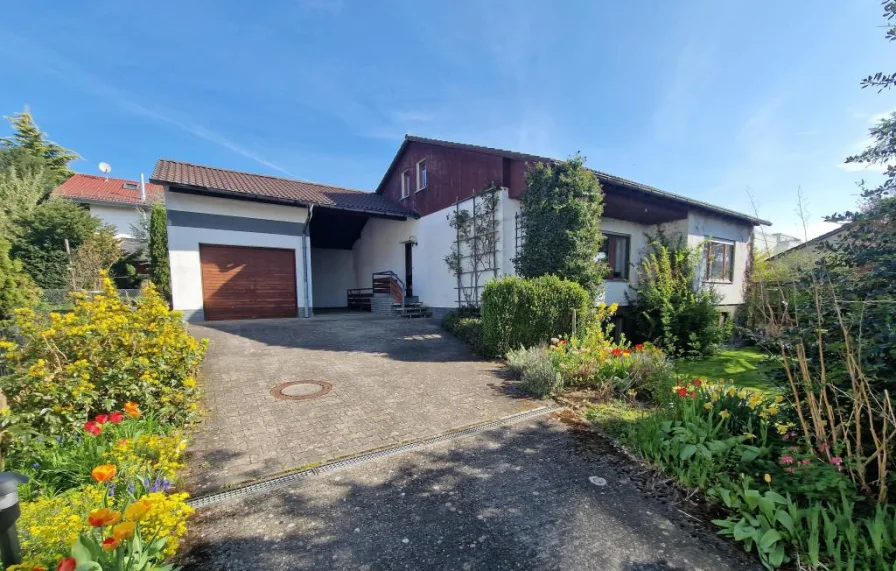 Ansicht - Haus kaufen in Nattheim - Ruhiges Wohnen auf einer Ebene mit Einliegerwohnung in Nattheim