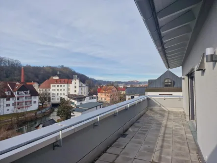 Dachterrasse Richtung Schloss - Wohnung mieten in Heidenheim - Traumhafte Mietwohnung über den Dächer von Heidenheim-Mergelstetten (W10)V