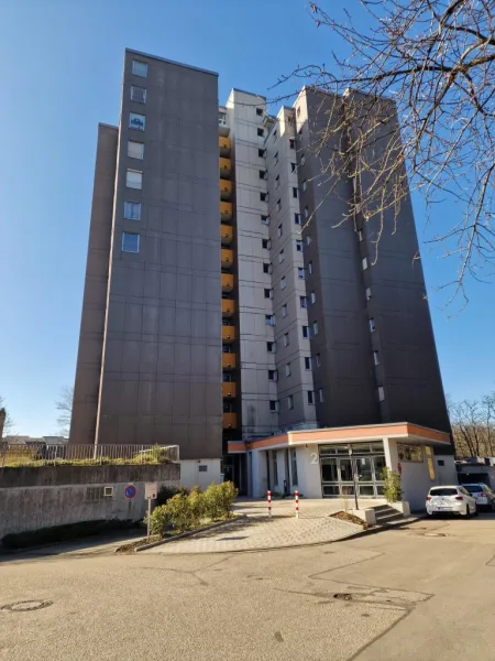 Ansicht1 - Wohnung kaufen in Heidenheim - Modernisierungsbedürftige 1 1/2-Zimmer-Eigentumswohnung mit herrlicher Aussicht