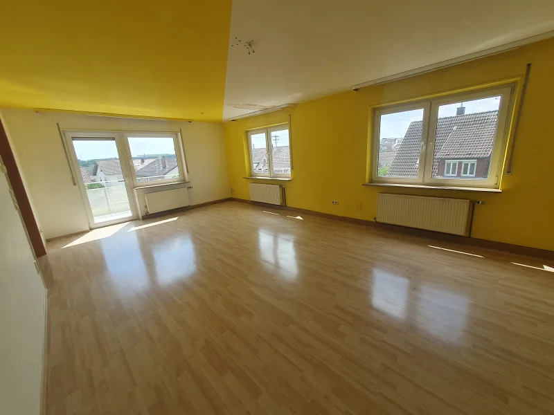 Wohnzimmer Wohnung 1. Obergeschoss (Einheit Nr. 3) - Wohnung kaufen in Heilbronn - 2 Eigentumswohnungen mit Garagen und Stellplatz in ruhiger Lage mit Fernblick