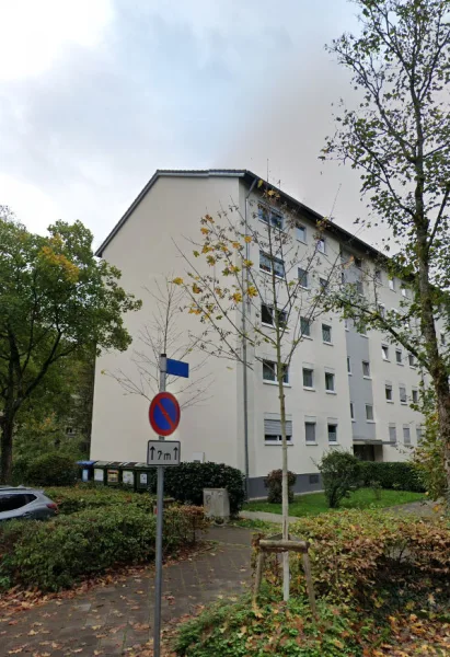 Hausansicht Vorderseite - Wohnung kaufen in Karlsruhe - Mit allen Vorzügen der Waldstadt