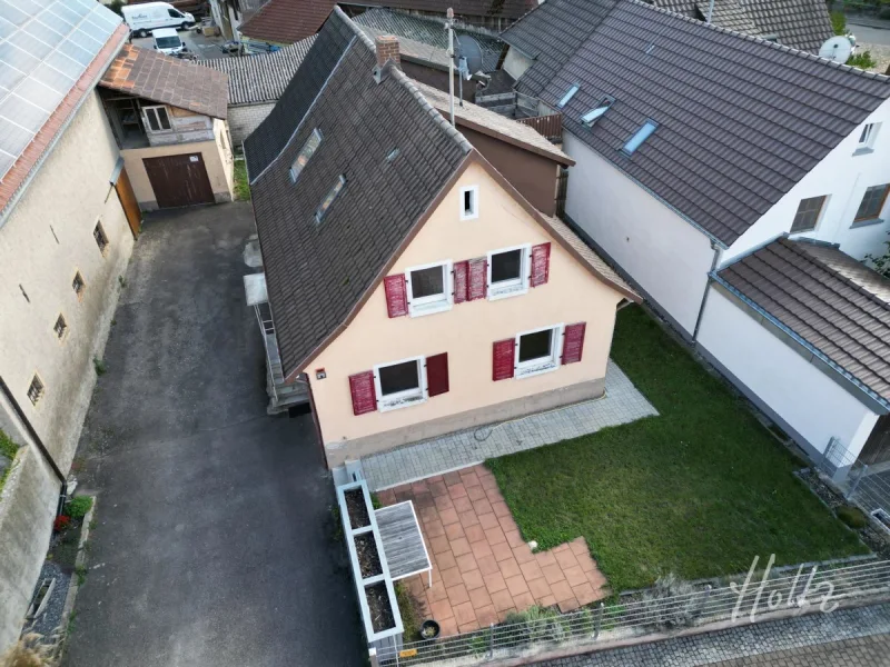 Außenansicht - Haus kaufen in Neuenburg am Rhein / Grißheim - Viel Haus fürs Geld ... und dann noch mitten drin - teilmodernisiertes EFH im Ortskern von Grißheim!