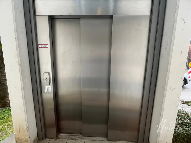 Zugang Aufzug