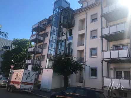 Straßenansicht - Wohnung kaufen in Freiburg i. Br. - Ein sicherer Hafen für Ihr Kapital... große 1-Zi-Whg. im Stühlinger !!