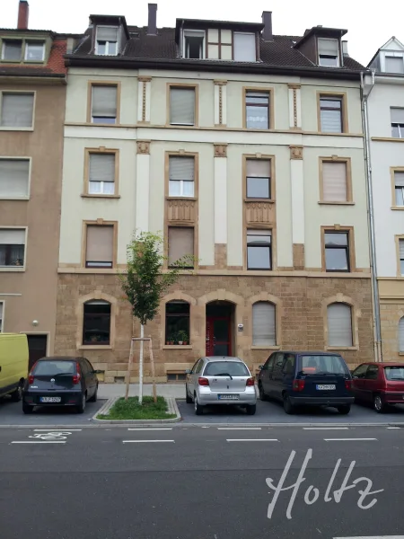 Außenansicht - Wohnung kaufen in Karlsruhe - Gut geschnittene 2-Zimmer-Wohnung im charmanten Altbau in Karlsruhe zu verkaufen!