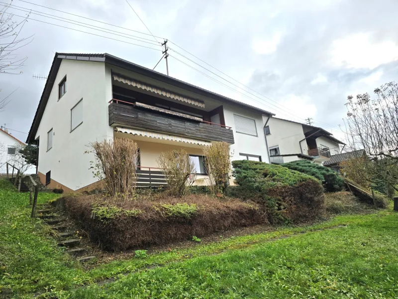 Hausansicht Gartenseite - Haus kaufen in Mössingen / Talheim - Einfamilienhaus in Aussichtslage, ELW und Ausbaureserve im DG, sofort frei, in Möss.-Talheim