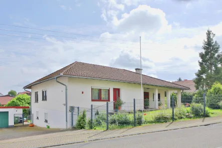 5DM42134 - Haus kaufen in Kraichtal / Gochsheim - Top gepflegtes Einfamilienhaus mit zusätzlich ca. 90 m² wohnlich ausgestattetem UG und großem Garten