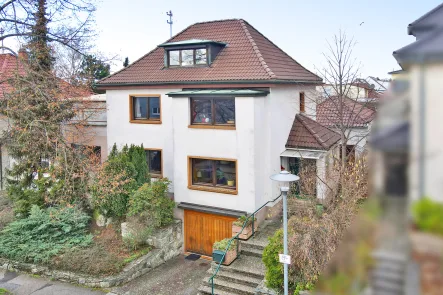 Vorderansicht - Haus kaufen in Bad Schönborn - Hallo Familie, Ihr neues Zuhause? Geräumiges Einfamilienhaus mit Charme und Potenzial