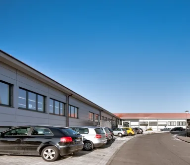 Titelbild - Zinshaus/Renditeobjekt kaufen in Adelberg - Gewerbeimmobilie I mit flexiblem Nutzungspotential in Adelberg