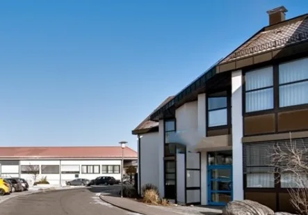 Titelbild - Zinshaus/Renditeobjekt kaufen in Adelberg - Gewerbeimmobilie II mit flexiblem Nutzungspotential in Adelberg