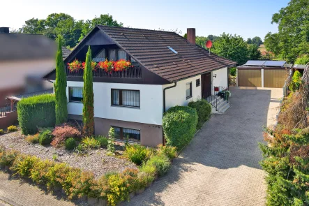 Hausansicht - Haus kaufen in Kraichtal / Gochsheim - Stattliches, ruhig gelegenes Familiendomizil mit herrlichem Garten und Einliegerwohnung