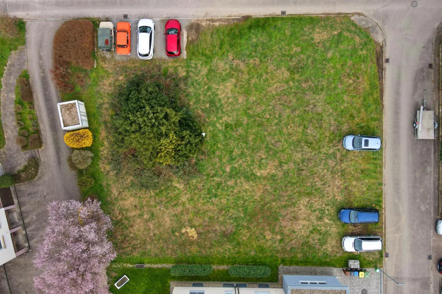 Bauplatz Drohne (2) - Grundstück kaufen in Keltern - Großzügiges Grundstück für Einfamilienhaus, Doppelhaus, Mehrfamilienhaus oder Gewerbe!