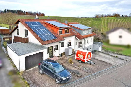 Doppelhaus Straßenseite - Haus kaufen in Bruchsal / Helmsheim - Top gepflegtes Anwesen mit Einfamilienhaus, Mehrfamilienhaus und herrlich großem Gartengrundstück