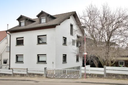 Haus Straßenseite - Haus kaufen in Kraichtal / Gochsheim - Endlich Platz für alle: Große Familie, mehrere Generationen oder Vermietung, hier sind Sie flexibel!