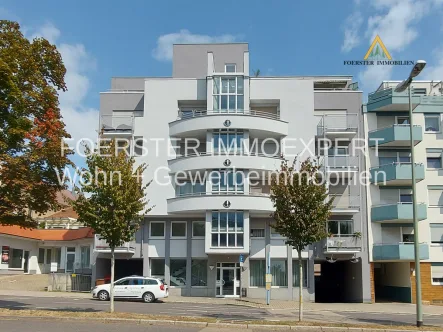 Straßenansicht - Wohnung mieten in Pforzheim - Moderne, helle 2-Zi. Whg. , EBK, 2 Balkone, Lift, barrierefrei, TG anmietbar;