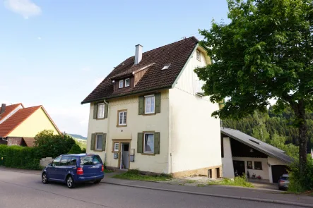 Hausansicht 2 - Haus kaufen in Glatten - Dreifamilienhaus mit 7,5% Rendite in schöner Wohnlage